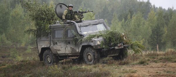Подразделения ВДВ проводят рекогносцировку местности в рамках учения Запад-2017 - Sputnik Латвия