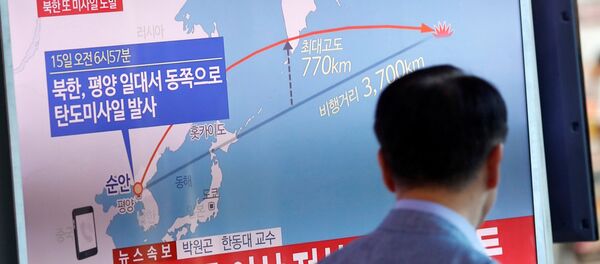 Ziņas par kārtējo ballistiskās raķetes startu KTDR tiek translētas televīzijā Ziņas par kārtējo ballistiskās raķetes startu KTDR tiek translētas televīzijā - Sputnik Latvija