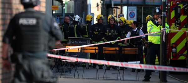 Specdienesti metro stacijā Parsons Green Londonā Specdienesti metro stacijā Parsons Green Londonā - Sputnik Latvija