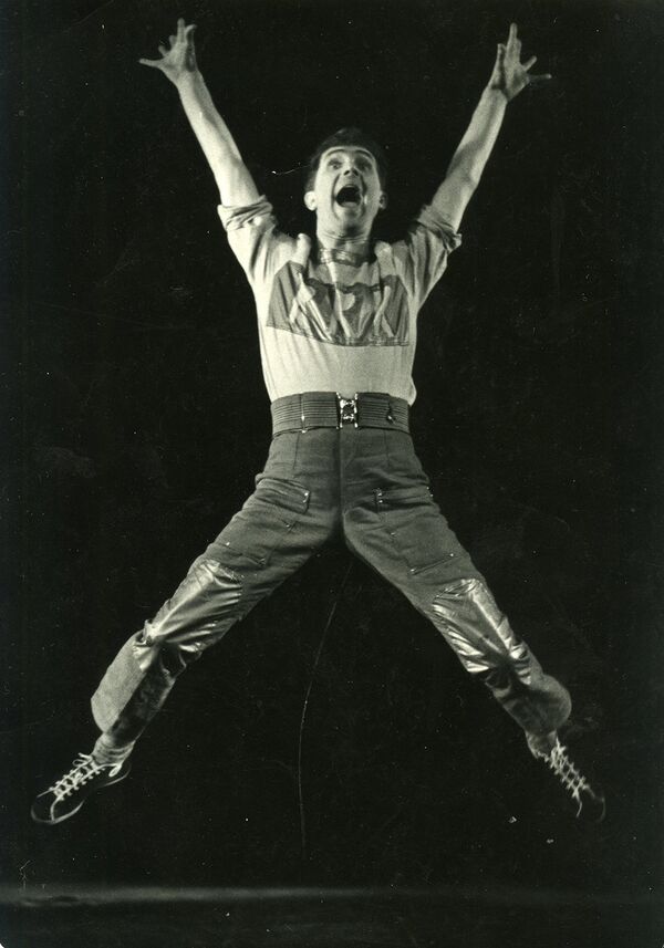 Агрий Аугшкап в спектакле Вестсайдская история (Рижский театр русской драмы) Агрий Аугшкап в спектакле Вестсайдская история (Рижский театр русской драмы) - Sputnik Латвия