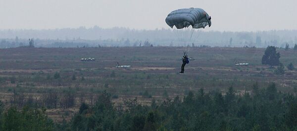 По легенде учений самолёт союзного государства был сбит сепаратистами из ПЗРК, пилоты катапультировались По легенде учений самолёт союзного государства был сбит сепаратистами из ПЗРК, пилоты катапультировались - Sputnik Латвия