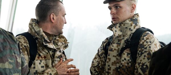 Наблюдатели от вооружённых сил Латвии на учениях Запад-2017 Наблюдатели от вооружённых сил Латвии на учениях Запад-2017 - Sputnik Латвия