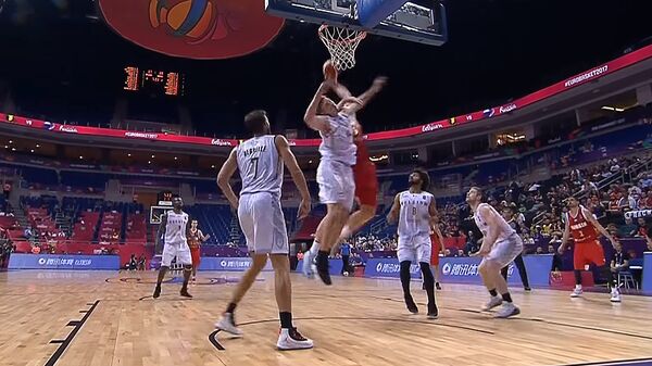 Слэм-данк Порзингиса признан одним из лучших бросков прошедшего Евробаскета - Sputnik Латвия