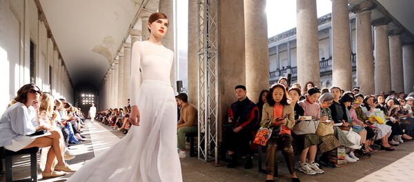 Неделя моды в Милане - Sputnik Латвия