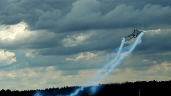 Истребитель F-16 - Sputnik Латвия