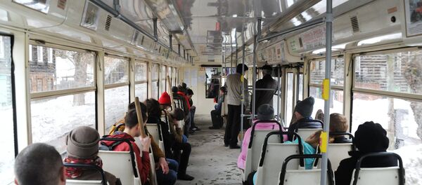 В салоне трамвая, архивное фото В салоне трамвая, архивное фото - Sputnik Латвия