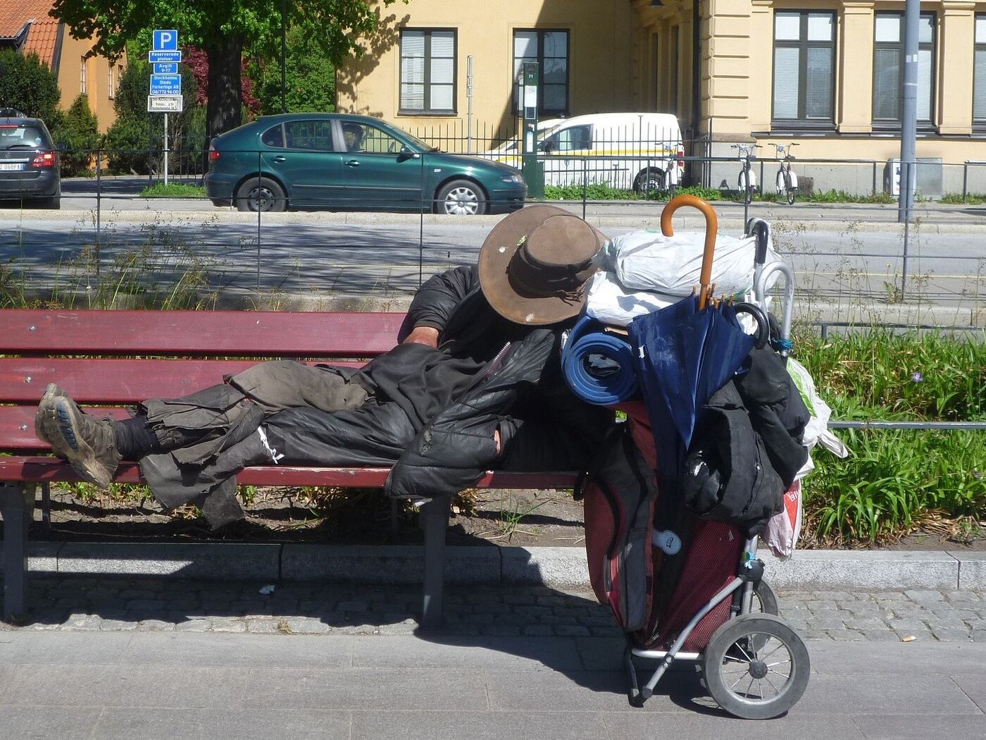 Жителей хозяйских домов в Латвии выгоняют на улицу