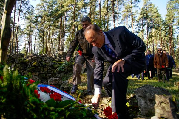 Равнодушие топит современных людей: судьба Гарнизонного кладбища в Саласпилсе - Sputnik Латвия