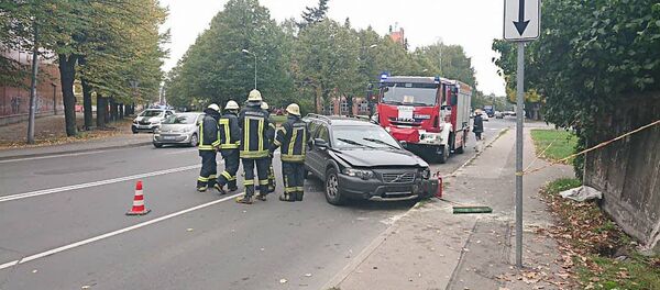 Авария на пешеходном переходе в Риге на улице Ханзас - Sputnik Латвия