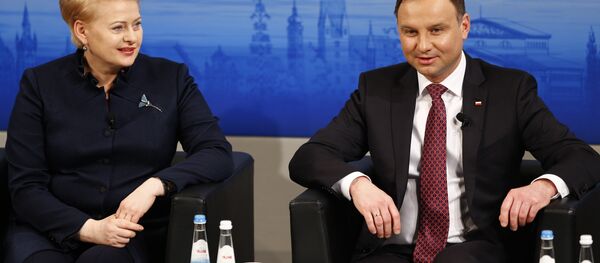 Президент Литвы Даля Грибаускайте и президент Польши Андрей Дуда - Sputnik Латвия
