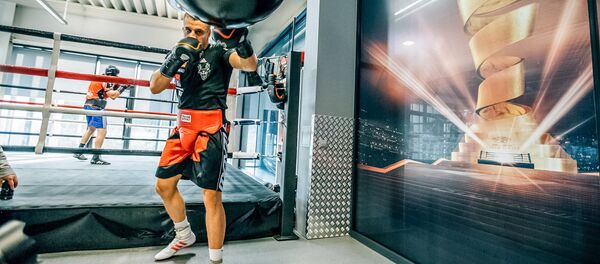 Майрис Бриедис — непобежденный латвийский боксёр-профессионал и кикбоксер, выступающий в первой тяжёлой и тяжёлой весовых категориях. Чемпион Европы по кикбоксингу. Чемпион мира по версиям WBC, IBO, IBA - Sputnik Латвия