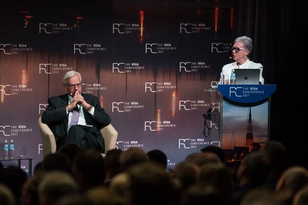 Ханс Биннедик Центр трансатлантических отношений и Жанетта Озолиня - Sputnik Латвия