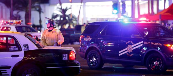 Полиция и скорая на месте происшествия в Лас-Вегасе Полиция и скорая на месте происшествия в Лас-Вегасе - Sputnik Латвия