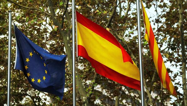 Флаги ЕС, Испании и Каталонии - Sputnik Latvija