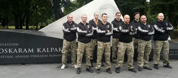 Члены радикальной националистической группировки Tēvijas sargi (Стражи Отечества) Члены радикальной националистической группировки Tēvijas sargi (Стражи Отечества) - Sputnik Latvija