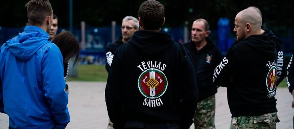 Члены радикальной националистической группировки Tēvijas sargi (Стражи Отечества) - Sputnik Латвия