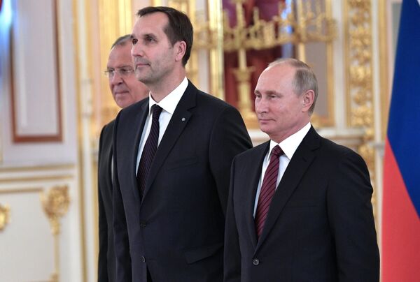 Посол Латвийской Республики Марис Риекстиньш (в центре) на церемонии вручения верительных грамот послов иностранных государств Посол Латвийской Республики Марис Риекстиньш (в центре) на церемонии вручения верительных грамот послов иностранных государств - Sputnik Латвия