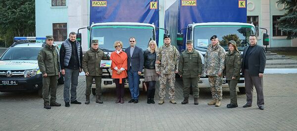 Волонтерские организации из Латвии передали гуманитарный груз жителям Донбасса - Sputnik Латвия