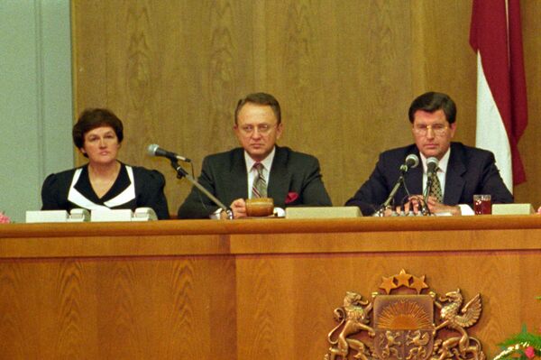 Имантс Даудишс (в центре) Имантс Даудишс (в центре) - Sputnik Латвия