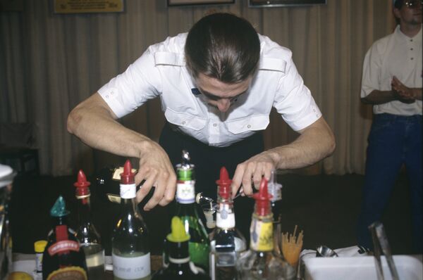 Бармен за работой - Sputnik Латвия