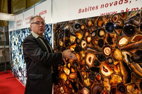 Сергей Осипов из Baltijas dolomits рассказывает об уникальных натуральных отделочных материалах Сергей Осипов из Baltijas dolomits рассказывает об уникальных натуральных отделочных материалах - Sputnik Латвия