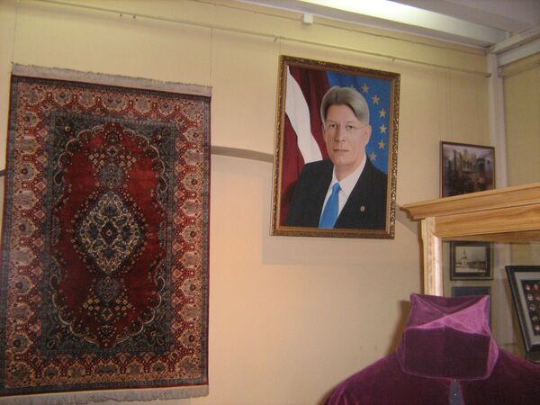 На выставке подарков президенту Затлерсу, 2011 г. На выставке подарков президенту Затлерсу, 2011 г. - Sputnik Латвия