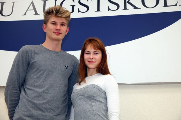 Раймондс Пуга и Екатерина Иванченко понесут флаг Латвии на параде в Москве Раймондс Пуга и Екатерина Иванченко понесут флаг Латвии на параде в Москве - Sputnik Латвия