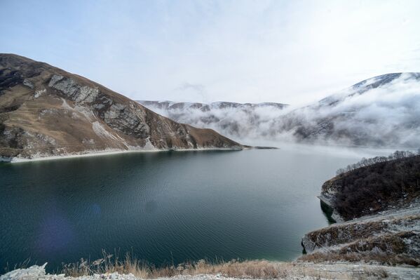 Высокогорное озеро Кезеной-Ам в Веденскеом районе Чеченской республики - Sputnik Latvija