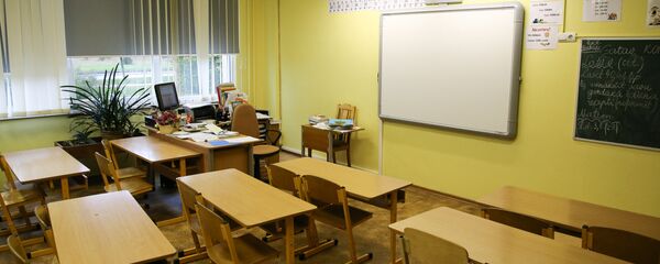 В школьном кабинете В школьном кабинете - Sputnik Latvija