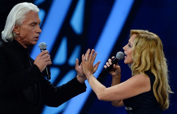 Оперные певцы Дмитрий Хворостовский и Лара Фабиан выступают на Международном конкурсе молодых исполнителей популярной музыки Новая Волна 2016 в Сочи Оперные певцы Дмитрий Хворостовский и Лара Фабиан выступают на Международном конкурсе молодых исполнителей популярной музыки Новая Волна 2016 в Сочи - Sputnik Латвия