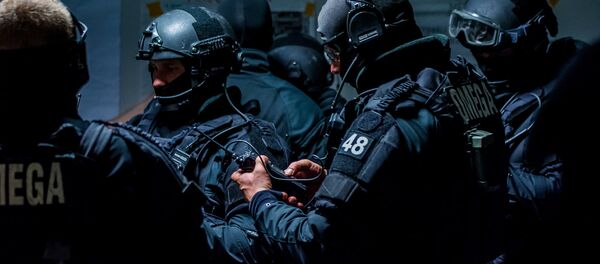 Учения антитеррористического отряда Омега по освобождению заложников на Рижском Центральном вокзале - Sputnik Латвия