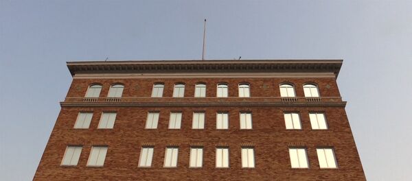 С генконсульства РФ в Сан-Франциско убрали российский флаг С генконсульства РФ в Сан-Франциско убрали российский флаг - Sputnik Latvija