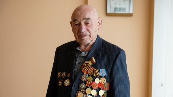Мейр Дейч, ветеран 130-го латышского стрелкового корпуса, участвовал в освобождении Риги в октябре 1944 года - Sputnik Латвия