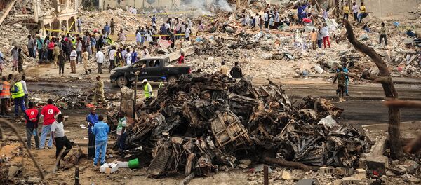На месте взрыва в столице Сомали городе Могадишо, 14 октября 2017 - Sputnik Латвия