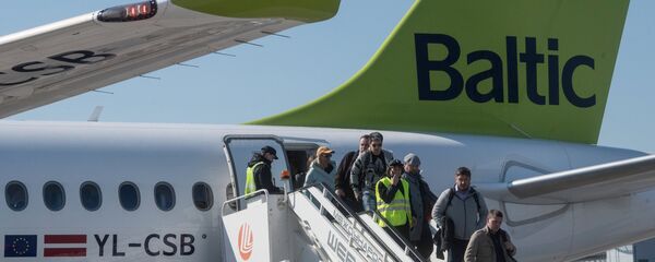 Самолет Bombardier CS300 латвийской авиакомпании airBaltic - Sputnik Латвия