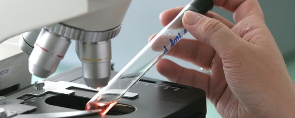 Во время работы в вирусологической лаборатории Во время работы в вирусологической лаборатории - Sputnik Latvija