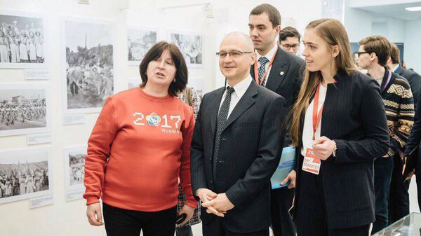 Серебряный волонтер Ольга Кузина принимает почетных гостей Фестиваля молодежи и студентов в Сочи - Sputnik Латвия