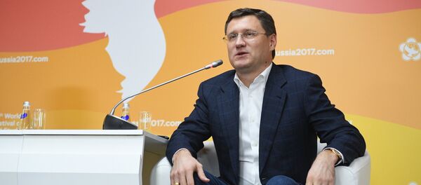 Министр энергетики РФ Александр Новак участвует в дискуссионной программе XIX Всемирного фестиваля молодежи и студентов в Сочи - Sputnik Латвия