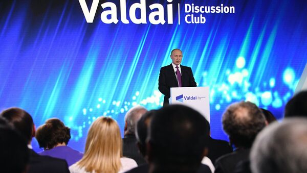 Президент РФ В. Путин принял участие в итоговой сессии Международного дискуссионного клуба Валдай - Sputnik Латвия