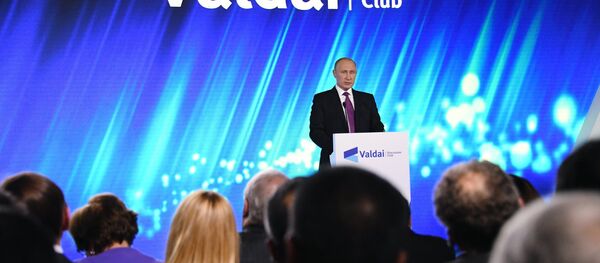 Президент РФ В. Путин принял участие в итоговой сессии Международного дискуссионного клуба Валдай Президент РФ В. Путин принял участие в итоговой сессии Международного дискуссионного клуба Валдай - Sputnik Latvija