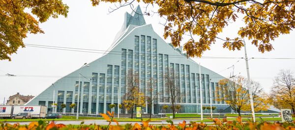 Золотая осень на рижских улицах Золотая осень на рижских улицах - Sputnik Latvija