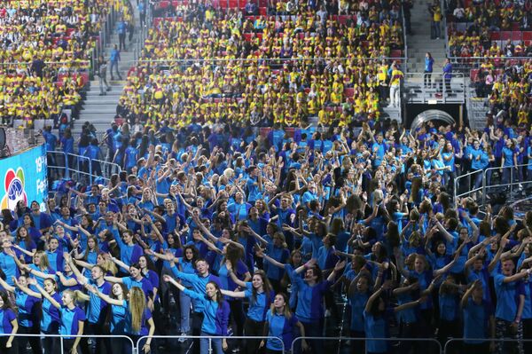 Участники церемонии закрытия XIX Всемирного фестиваля молодёжи и студентов в Сочи. Участники церемонии закрытия XIX Всемирного фестиваля молодёжи и студентов в Сочи. - Sputnik Латвия