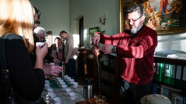 Пастор Павел Левушканс большой знаток в приготовлении чая - Sputnik Латвия