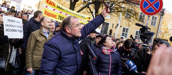 Евродепутат Андрей Мамыкин Евродепутат Андрей Мамыкин - Sputnik Латвия