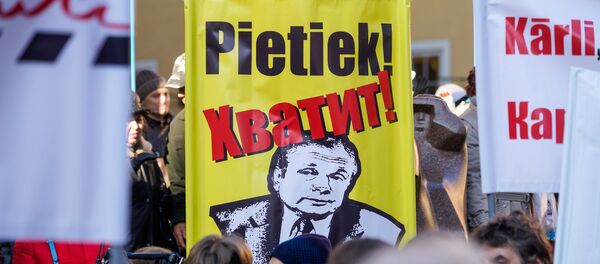 Митинг против полного перевода билингвальных школ на латышский язык Митинг против полного перевода билингвальных школ на латышский язык - Sputnik Latvija