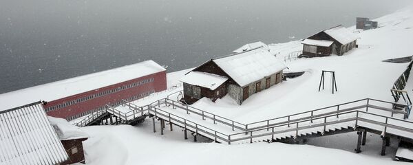 Шахтерский город Баренцбург на архипелаге Шпицберген Шахтерский город Баренцбург на архипелаге Шпицберген - Sputnik Латвия