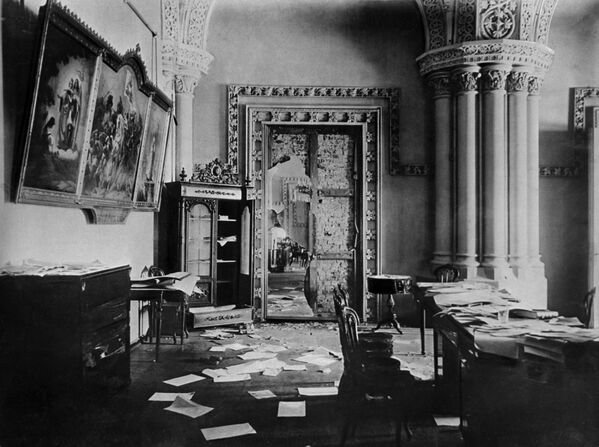 Готический зал Зимнего дворца - резиденции Временного правительства, после взятия его большевиками во время Октябрьской социалистической революции. 7 ноября 1917 года, Петроград - Sputnik Латвия