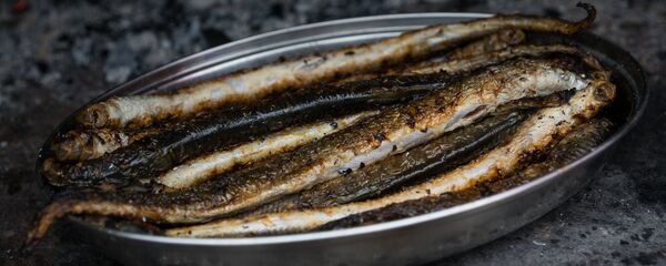 Жареная на углях минога - Sputnik Латвия