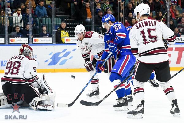 СКА (Санкт-Петербург) против Динамо (Рига) в матче регулярного чемпионата КХЛ - Sputnik Латвия