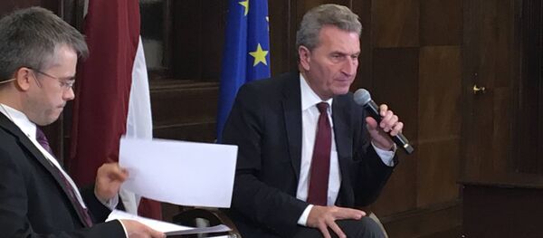 Eirokomisārs budžeta jautājumos Ginters Etingers Eirokomisārs budžeta jautājumos Ginters Etingers - Sputnik Latvija